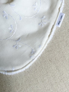 Bavoir Dentelle